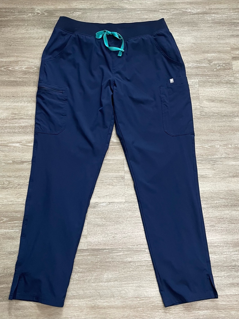 FIGS Technical Collection Women’s Scrub Pants Navy Blue Straight Leg Lined Sz LT